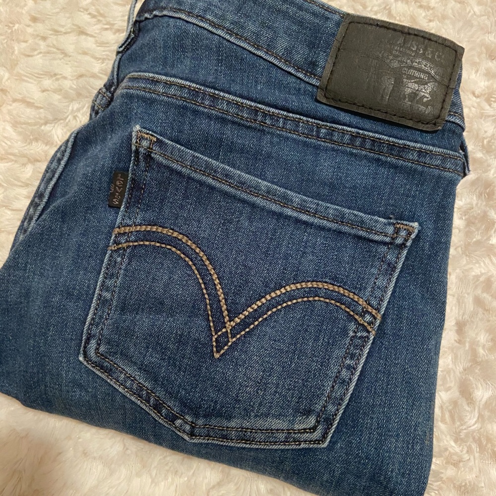Women’s Levi jeans